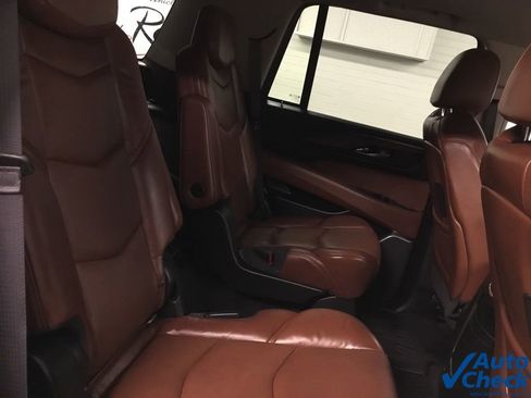 Used 2017 Cadillac Escalade Luxury image 32
