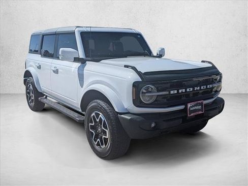 Used 2024 Ford Bronco Outer Banks AWD/4WD image 3