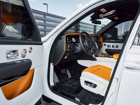 Used 2026 Rolls-Royce Cullinan image 37