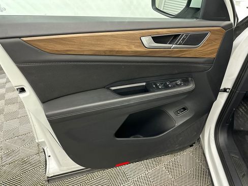 Used 2025 Volkswagen Atlas SE image 11