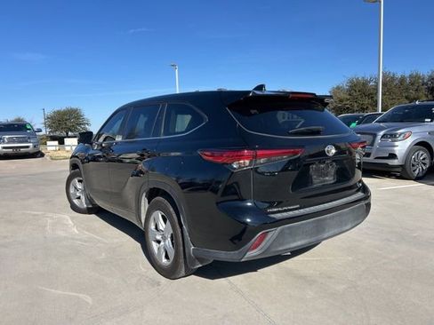 Certified 2023 Toyota Highlander LE image 4