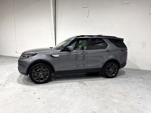 Used 2018 Land Rover Discovery HSE image 18
