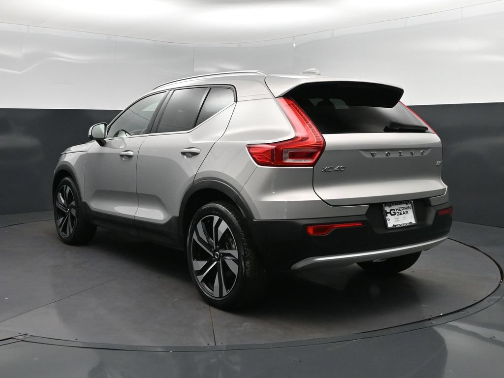 Used 2025 Volvo XC40 B5 Plus AWD/4WD image 5