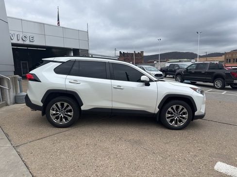 Used 2019 Toyota RAV4 Limited w/ Advanced Technology Package image 6