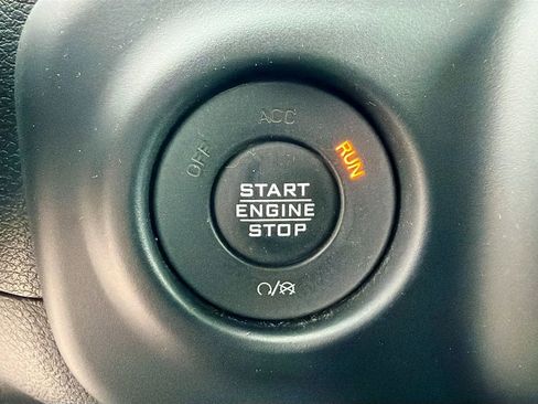 Used 2022 Jeep Gladiator Sport image 33