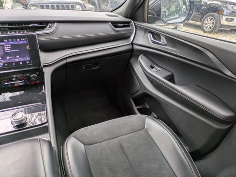 Used 2024 Jeep Grand Cherokee Altitude image 15