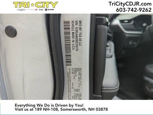 New 2025 Jeep Grand Cherokee Altitude image 29