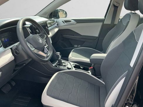 New 2025 Volkswagen Taos SE image 9