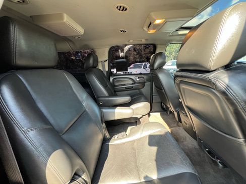 Used 2014 GMC Yukon XL Denali image 32