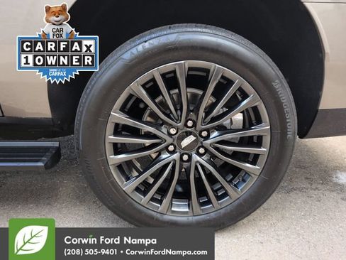 Used 2025 Cadillac Escalade ESV Sport Platinum w/ LPO, Floor Liner Package AWD/4WD image 36