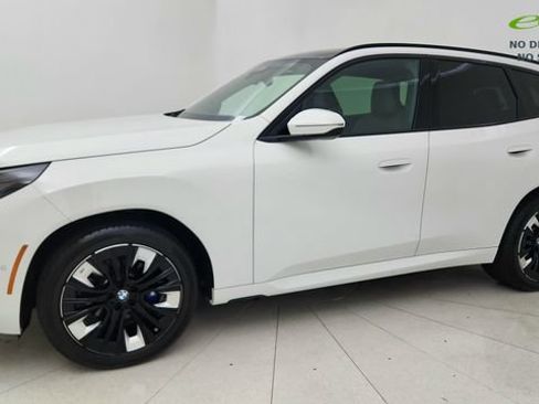 Used 2025 BMW X3 xDrive30i w/ M Sport Package AWD/4WD image 3