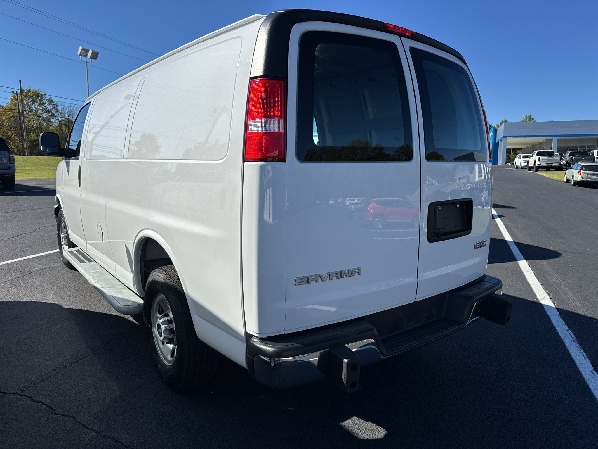 Used 2025 GMC Savana 2500 w/ Driver Convenience Package RWD image 4