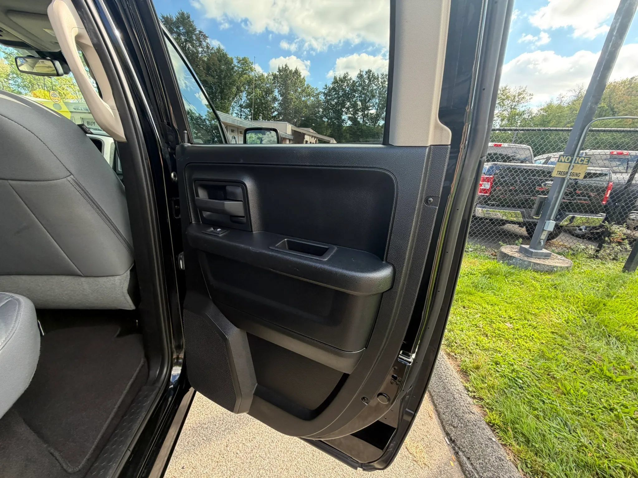 Used 2015 RAM 1500 Express w/ Black Ram 1500 Express Group AWD/4WD image 16