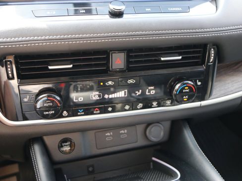 Used 2024 Nissan Rogue Platinum w/ Platinum Premium Package image 24