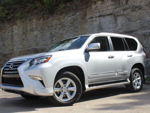 Used 2017 Lexus GX 460 AWD/4WD image 3