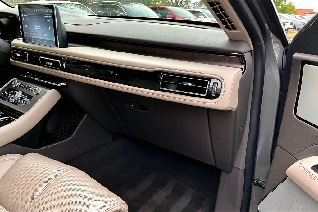 Used 2022 Lincoln Aviator Reserve w/ Equipment Group 201A AWD/4WD image 19