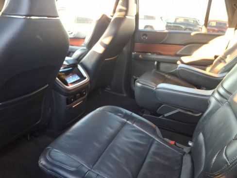 Used 2024 Lincoln Navigator Reserve image 19