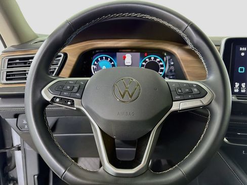 Used 2025 Volkswagen Atlas SE FWD image 14
