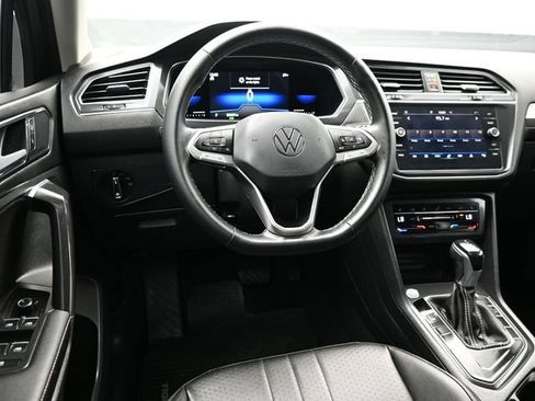 Used 2022 Volkswagen Tiguan SE FWD image 18