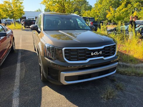 Used 2024 Kia Telluride S w/ S Sunroof Package AWD/4WD image 2