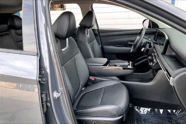 Certified 2025 Hyundai Tucson Limited AWD/4WD image 9