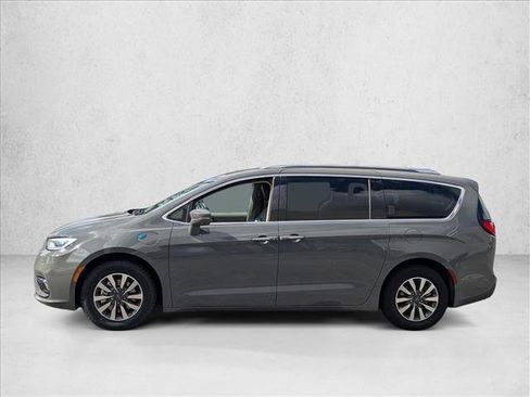 Used 2021 Chrysler Pacifica Touring-L image 8