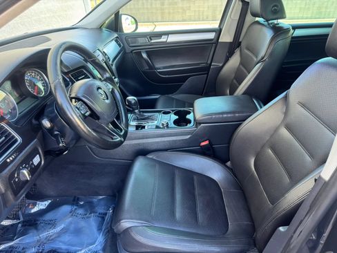 Used 2013 Volkswagen Touareg Sport AWD/4WD image 10