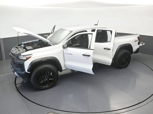 Used 2025 Chevrolet Colorado Trail Boss AWD/4WD image 58