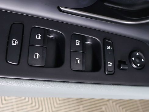 Certified 2025 Hyundai Elantra Limited image 35