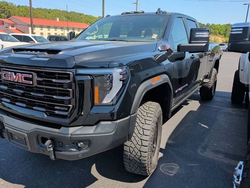Used 2024 GMC Sierra 2500 AT4X w/ AT4X AEV Edition AWD/4WD image 3