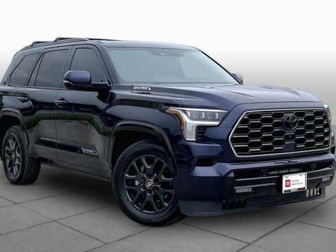 Used 2025 Toyota Sequoia Platinum AWD/4WD image 3