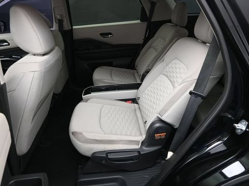 Used 2022 Nissan Pathfinder SV w/ SV Premium Package FWD image 16