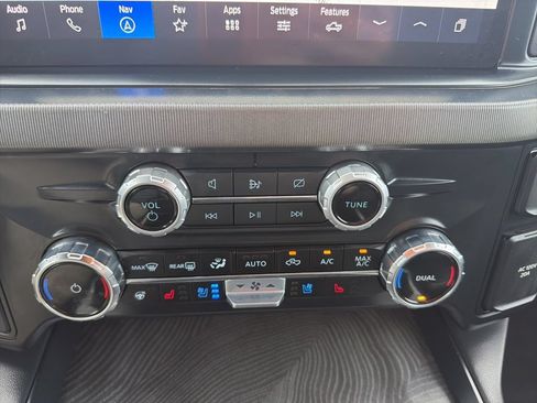 Used 2024 Ford F450 Platinum w/ FX4 Off-Road Package AWD/4WD image 28