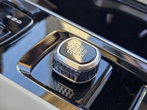 New 2026 Volvo XC60 B5 Ultra w/ Protection Package Premier image 23