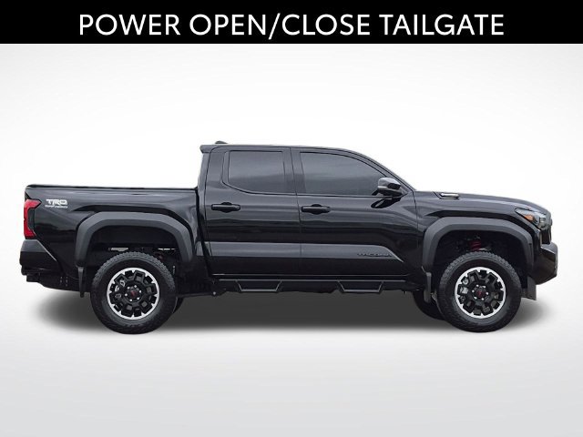Certified 2025 Toyota Tacoma TRD Off-Road w/ TRD Off Road Premium Package AWD/4WD image 4