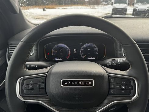 Used 2024 Jeep Wagoneer L Series II w/ Flexible Seating Group image 24