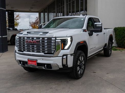 Used 2024 GMC Sierra 3500 Denali w/ Technology Package image 3