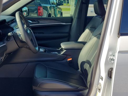 New 2026 Jeep Grand Cherokee Limited image 17