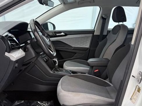 Used 2023 Volkswagen Taos S FWD image 11