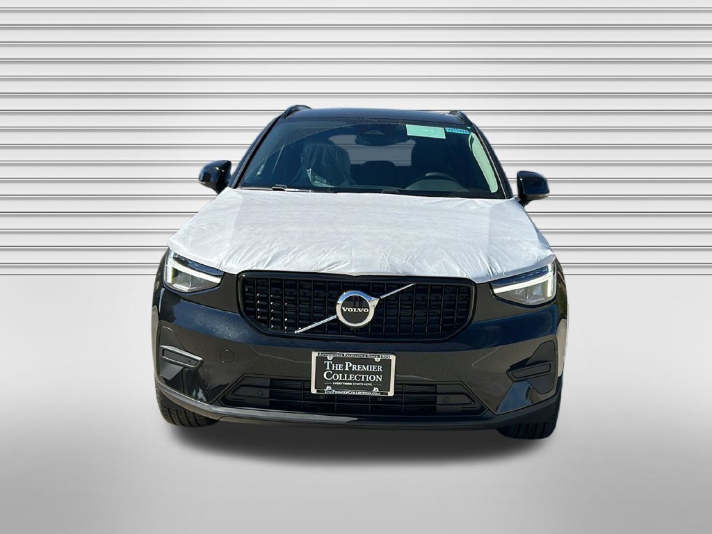 New 2026 Volvo XC40 B5 Core w/ Climate Package AWD/4WD image 2
