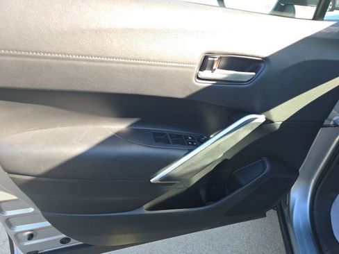 Used 2023 Toyota Corolla Cross XLE image 11