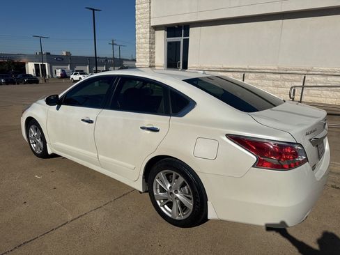 Used 2015 Nissan Altima 2.5 SV w/ Convenience Package image 6