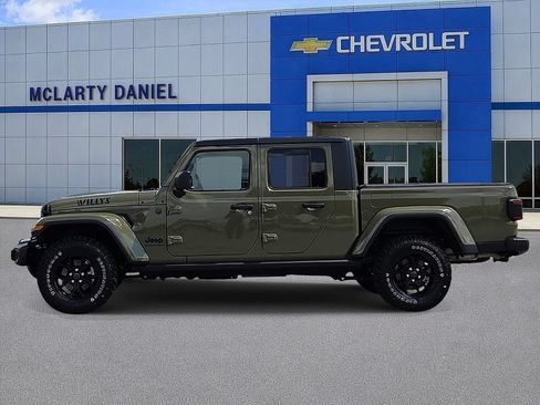 Used 2025 Jeep Gladiator Sport AWD/4WD image 3
