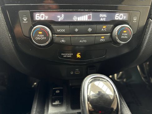 Used 2019 Nissan Rogue SL FWD image 28