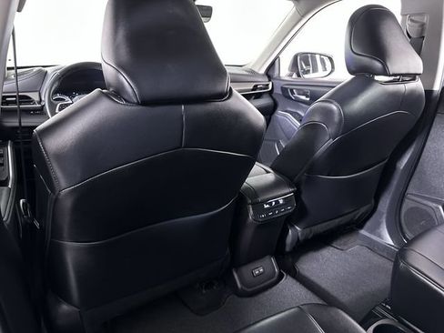 Used 2023 Toyota Highlander XLE image 24