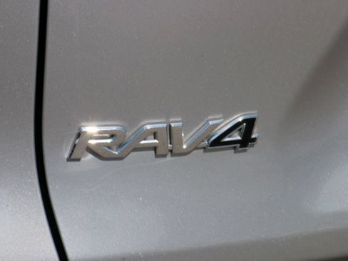 Used 2025 Toyota RAV4 XLE AWD/4WD image 8