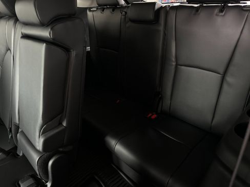 New 2026 Toyota Highlander Limited image 14