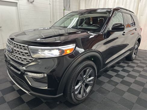 Used 2023 Ford Explorer XLT w/ Equipment Group 202A AWD/4WD image 4
