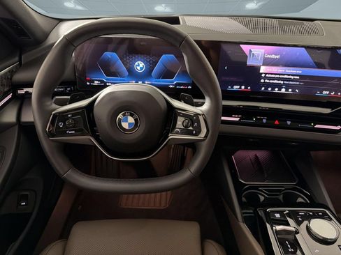 Used 2025 BMW 530i RWD image 31