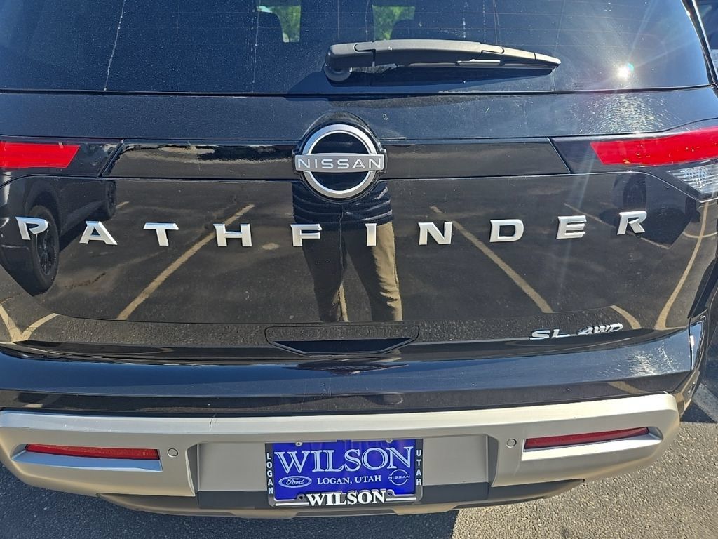 Used 2025 Nissan Pathfinder SL AWD/4WD image 43